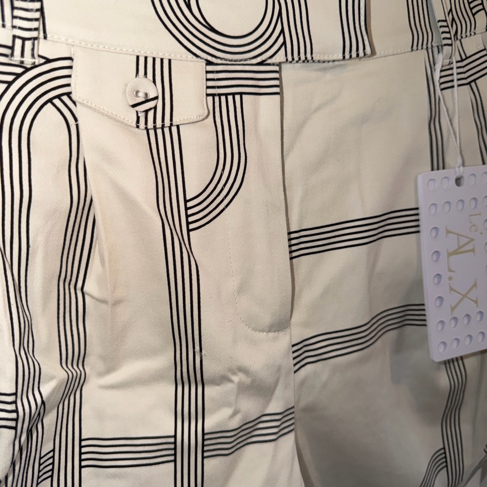 Geometric Patterned Shorts NWT - image 4